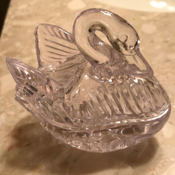 Jewelry - Glass Swan covered trinket dish jewelry